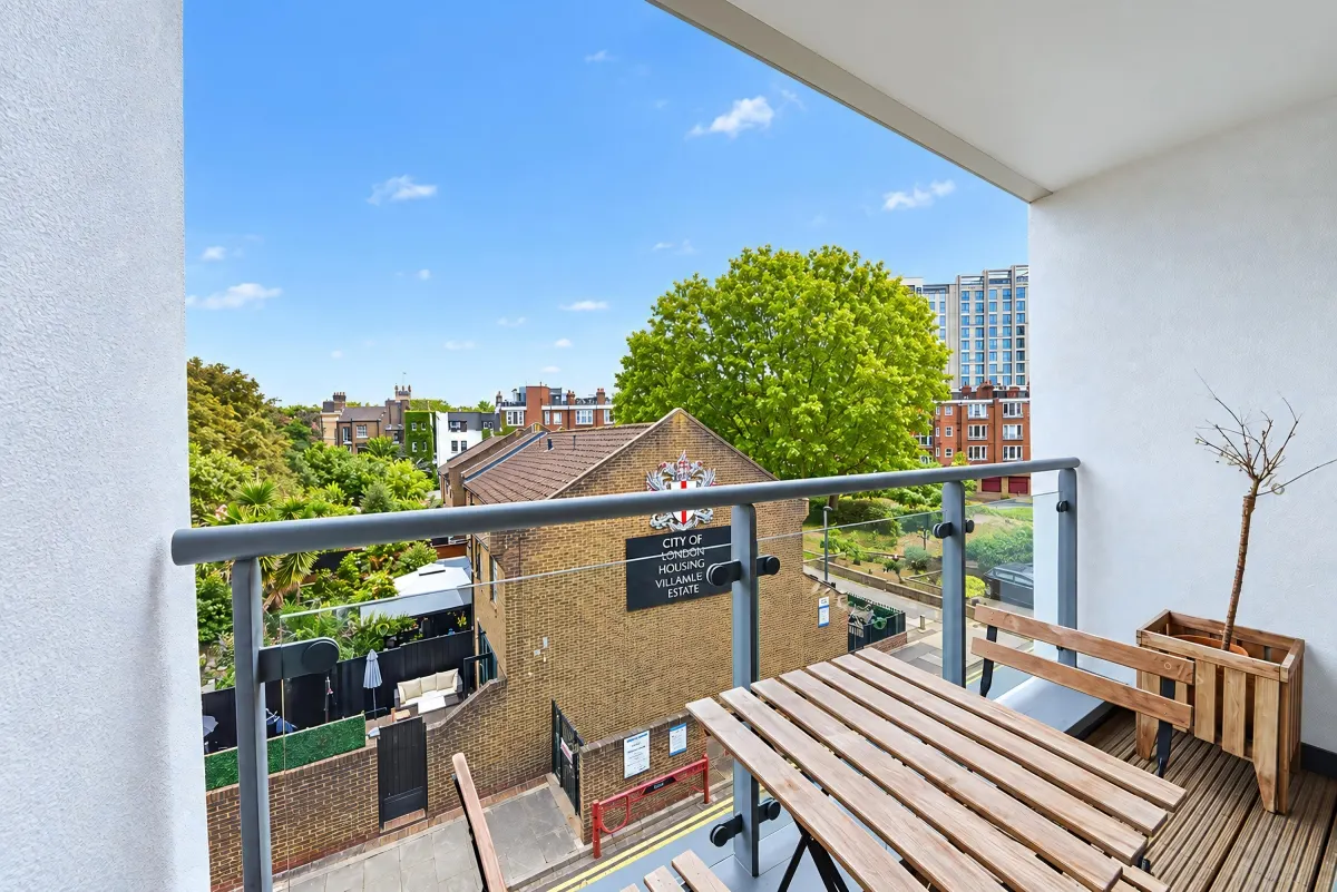 Flat McAuley Close in Greater London
