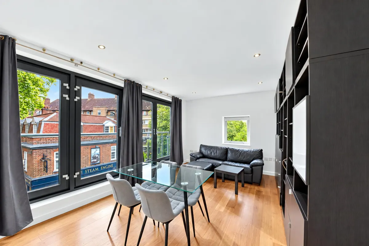 Flat McAuley Close in Greater London