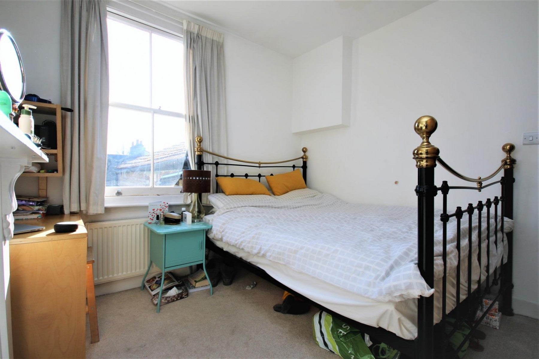 Flat Monsell Road in Greater London