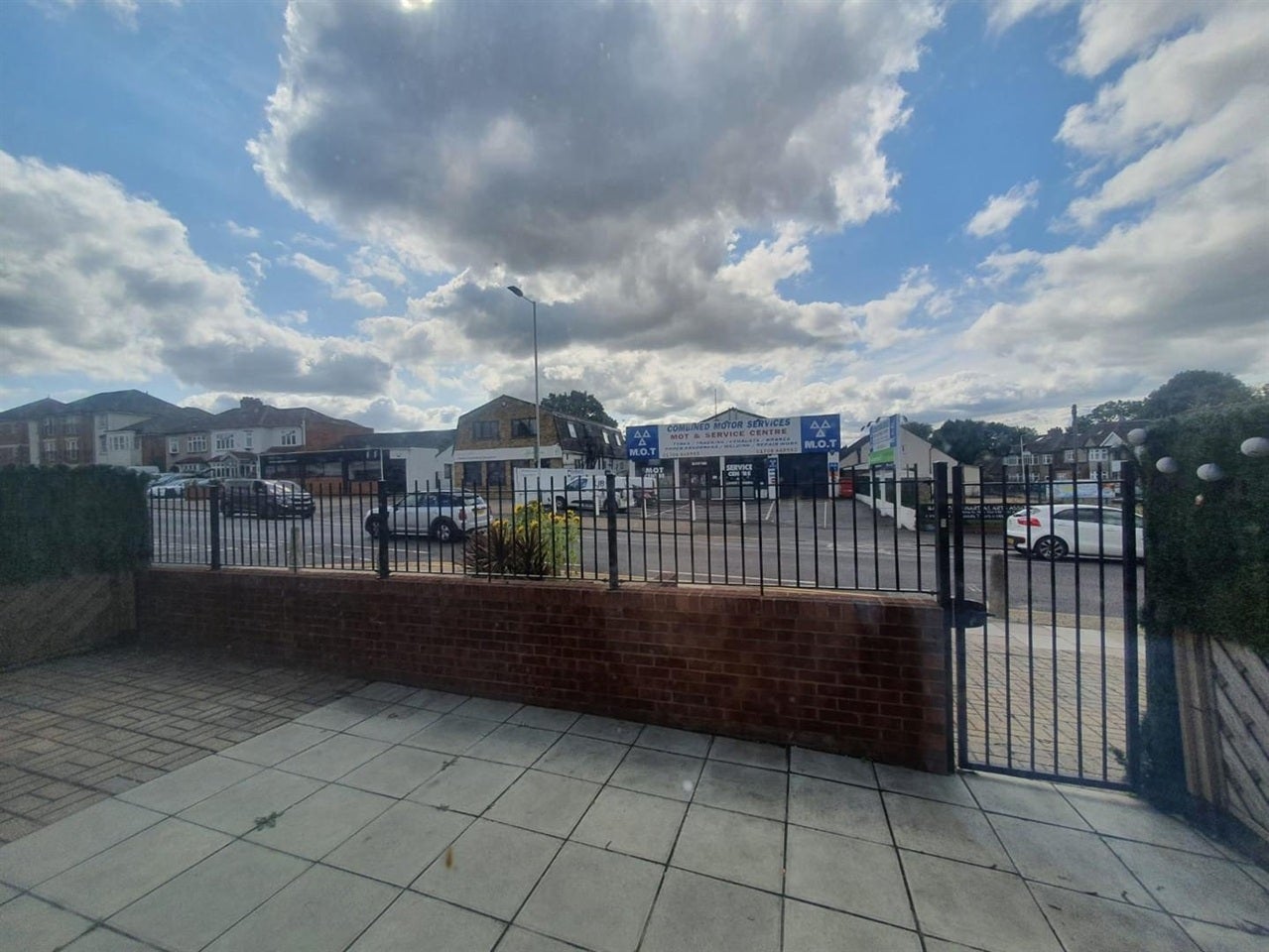 Flat Hornchurch Road in Greater London