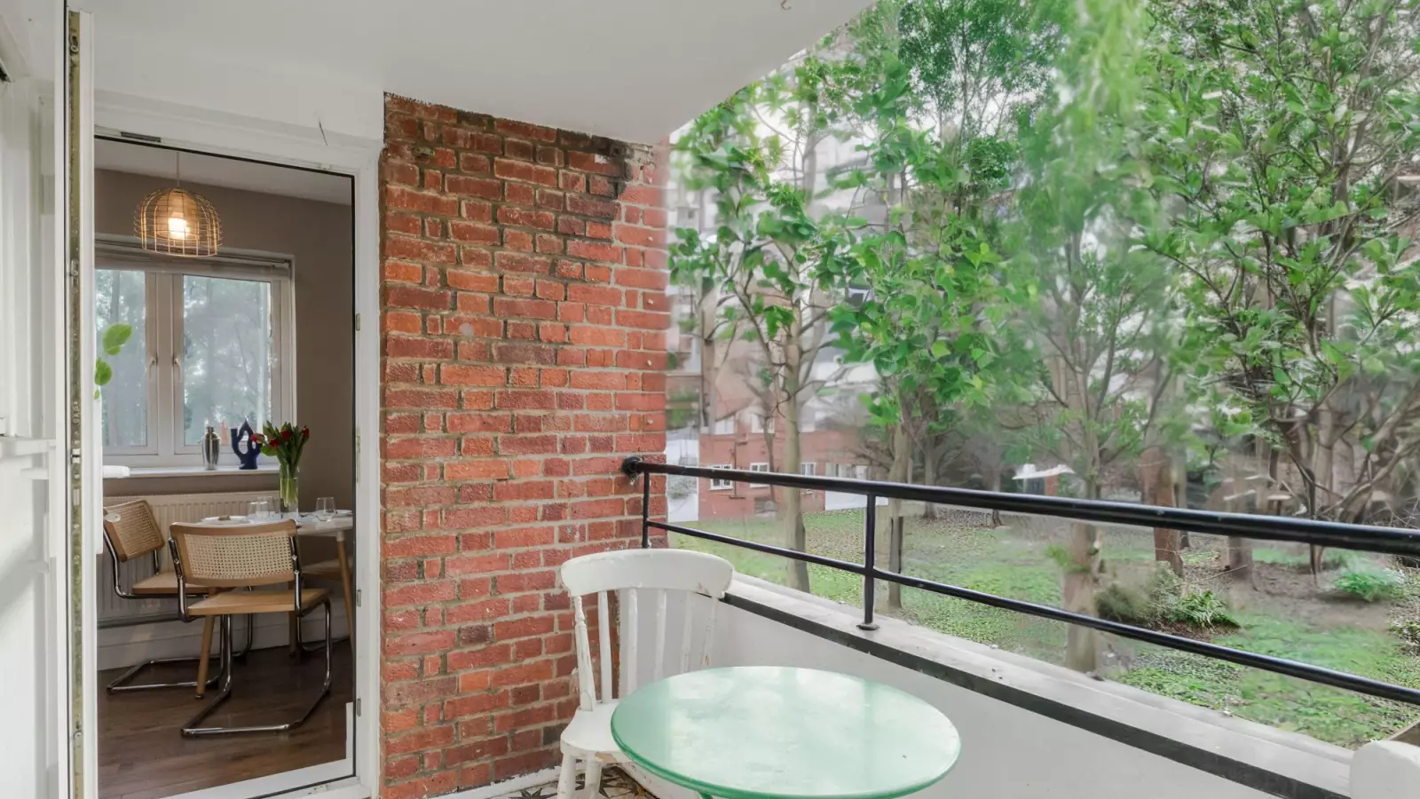 Flat Sotheby Road in Greater London