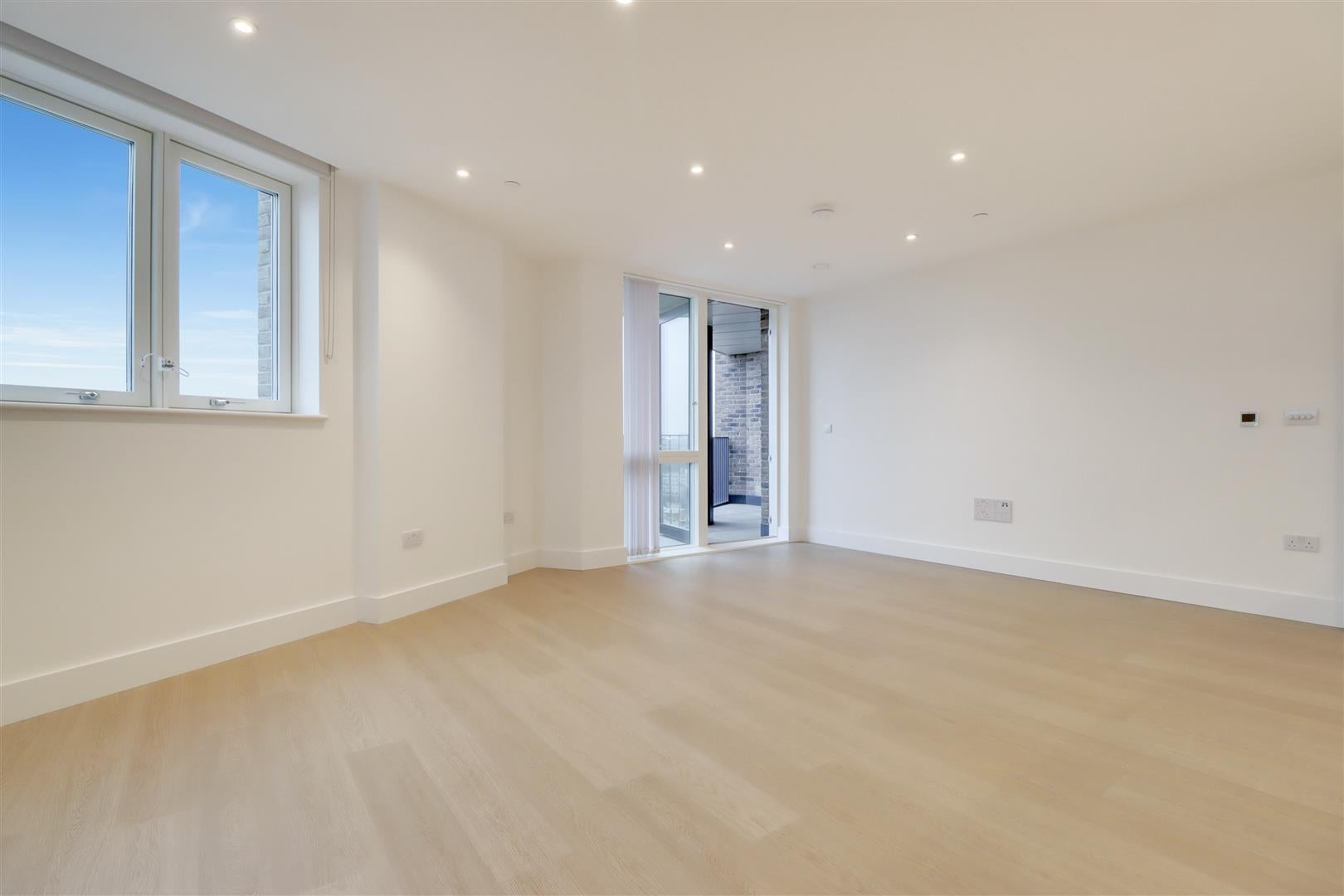 Flat Herne Hill Road in Greater London
