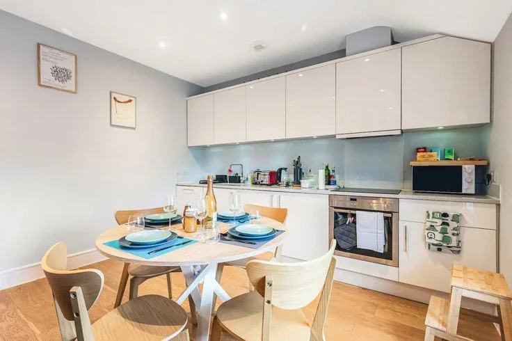 Flat Coningham Road in Greater London