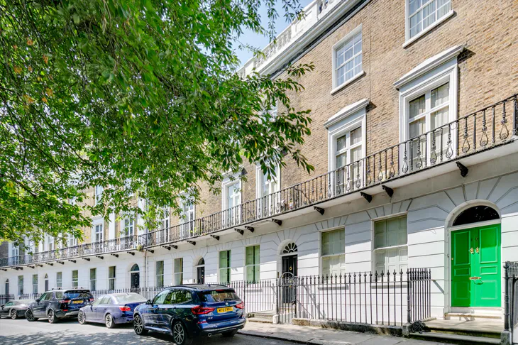 House Crescent Grove in Greater London
