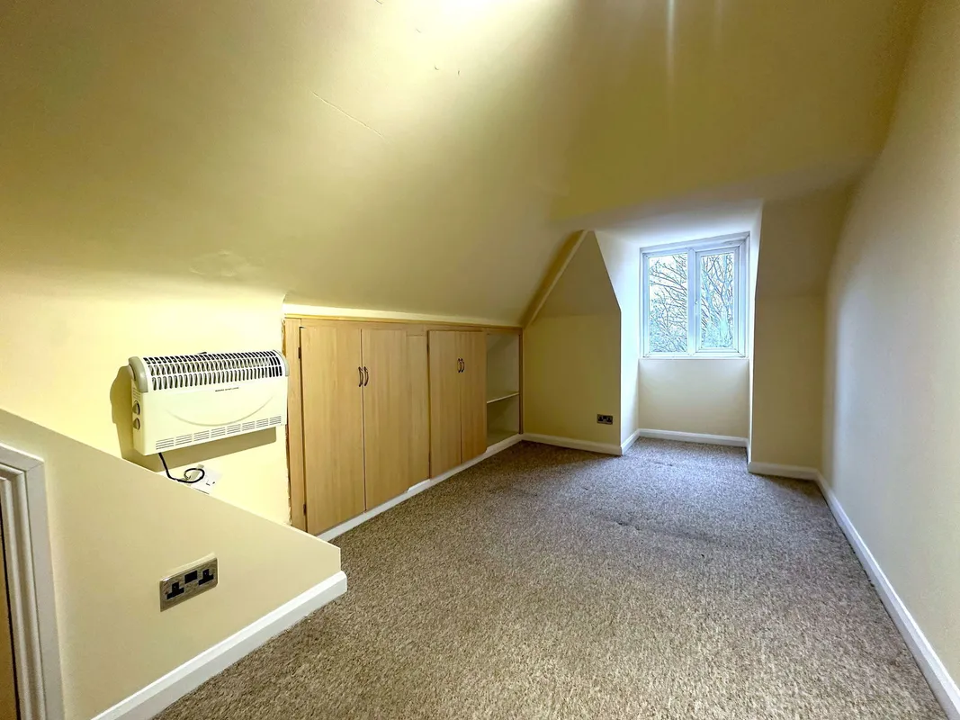 Flat Twyford Avenue in Greater London