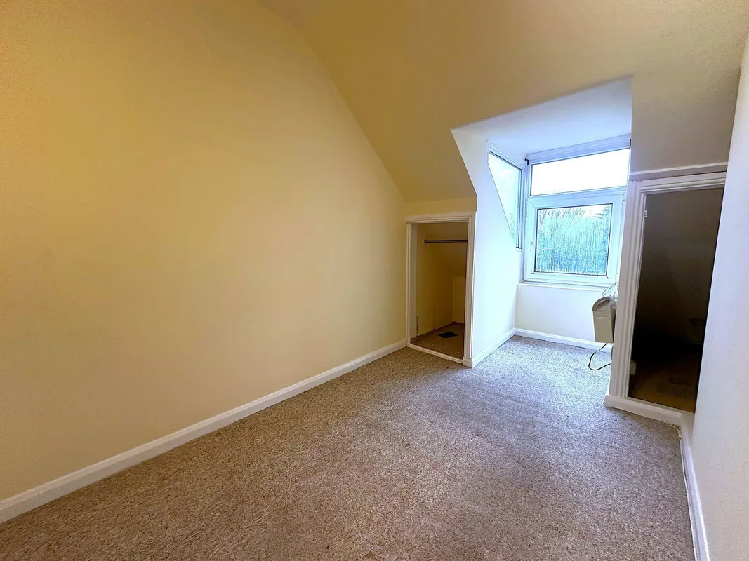 Flat Twyford Avenue in Greater London