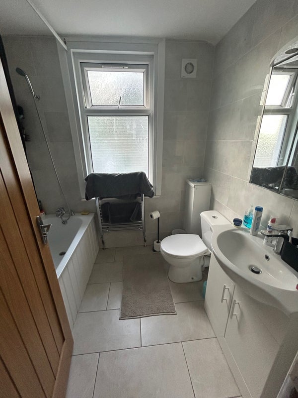 Room Grange Road in Greater London