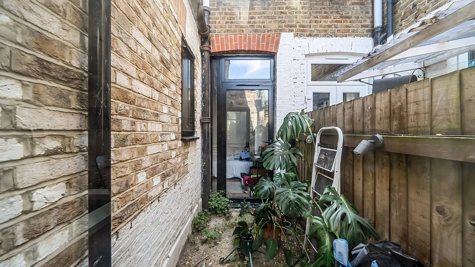Flat Rutland Gardens in Greater London