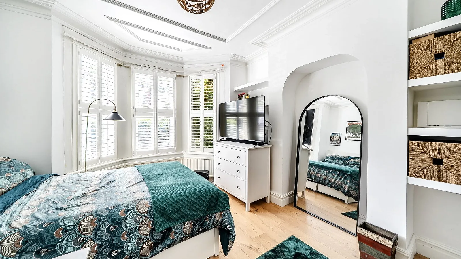 Flat Rutland Gardens in Greater London