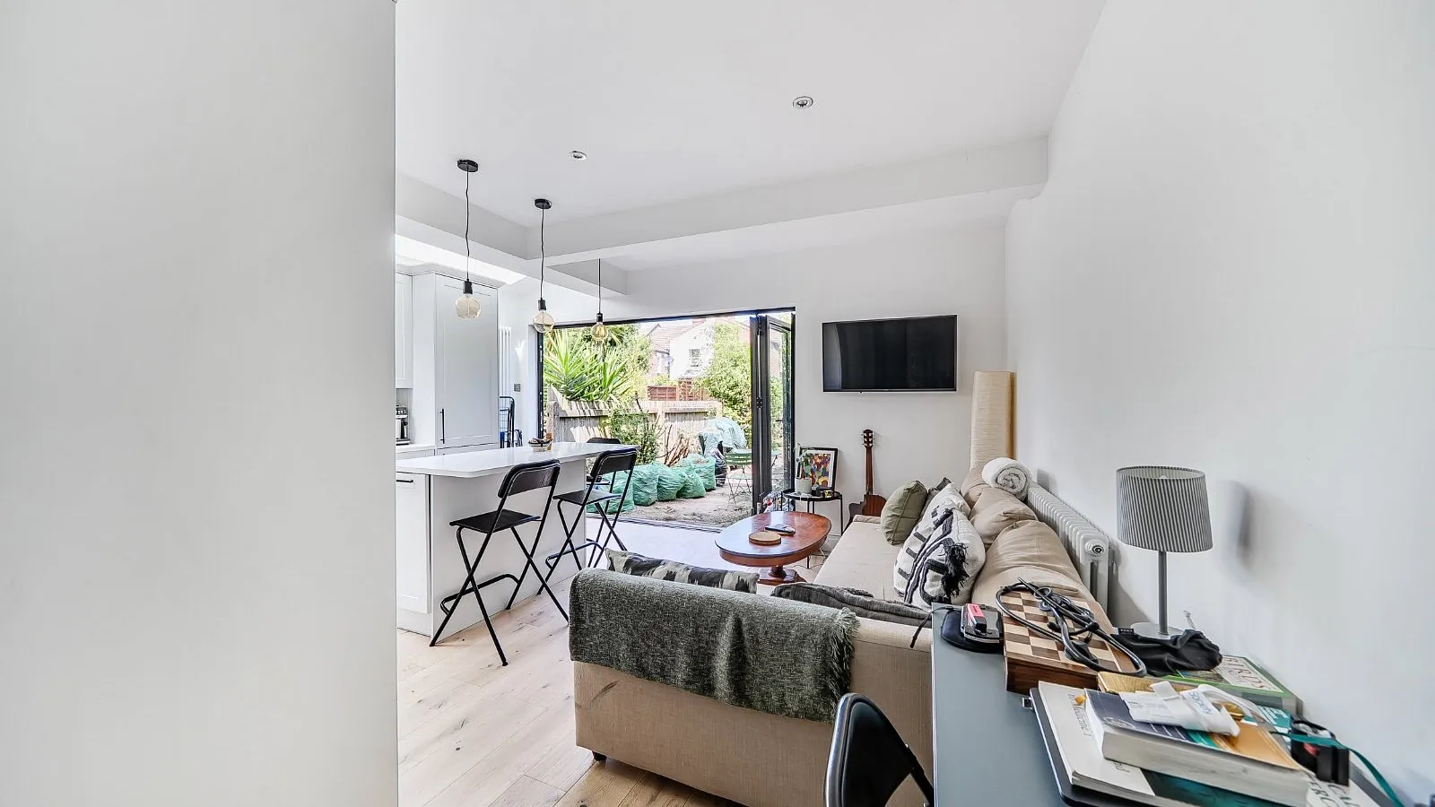 Flat Rutland Gardens in Greater London