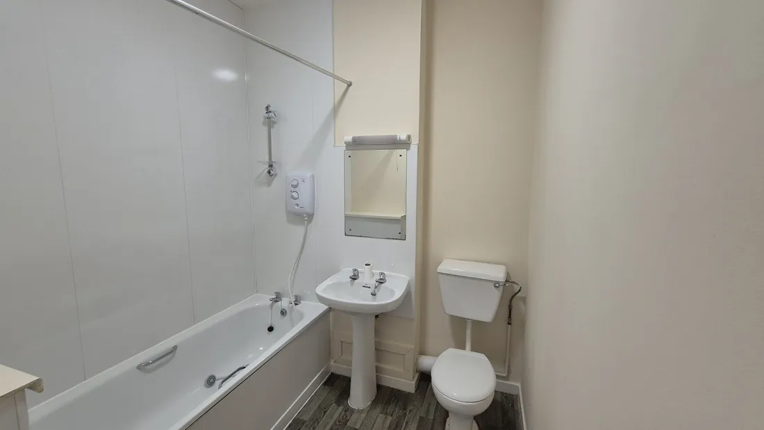 Flat Summerfield Place in Neath