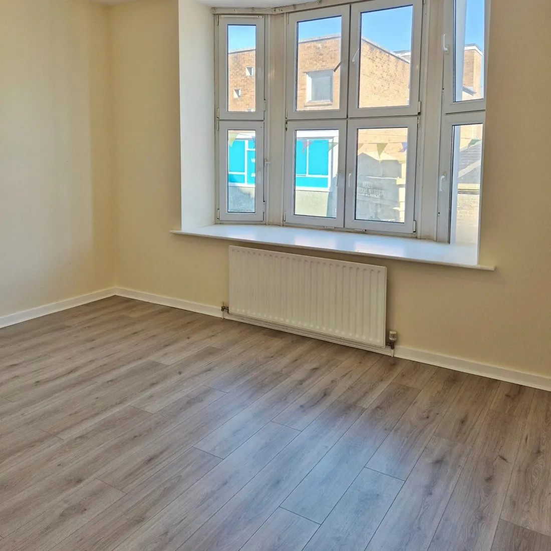 Flat Summerfield Place in Neath
