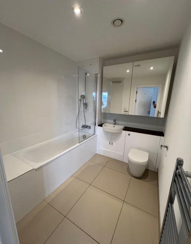 Room Killick Way in Greater London