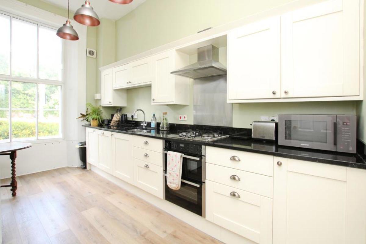 Flat Cotham Road in Bristol
