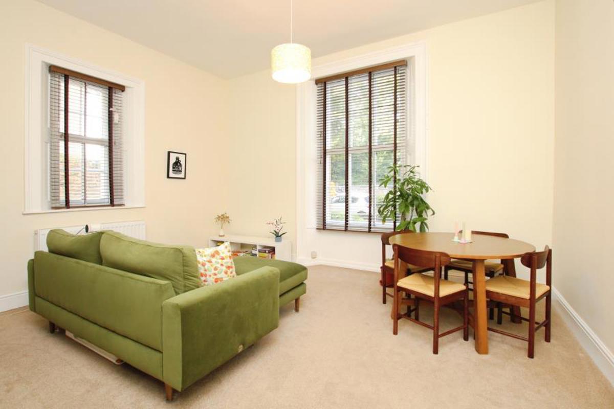 Flat Cotham Road in Bristol