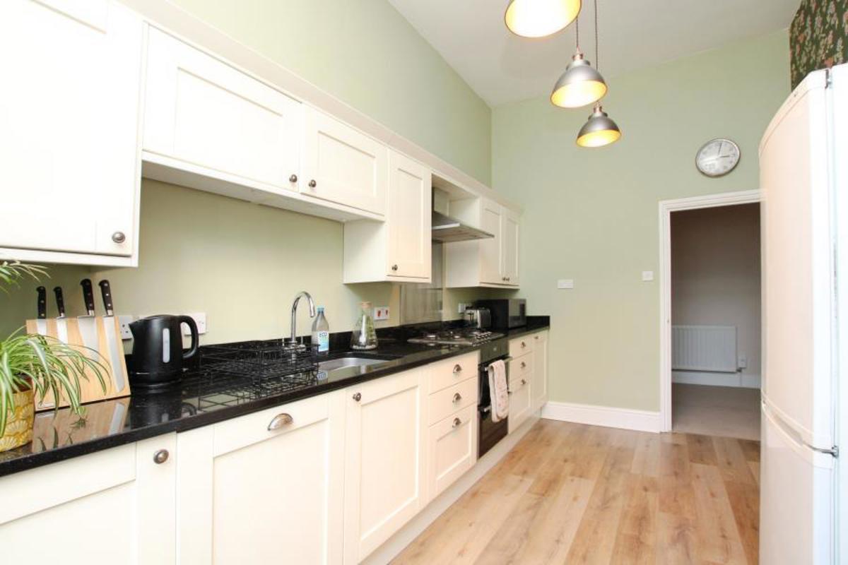Flat Cotham Road in Bristol