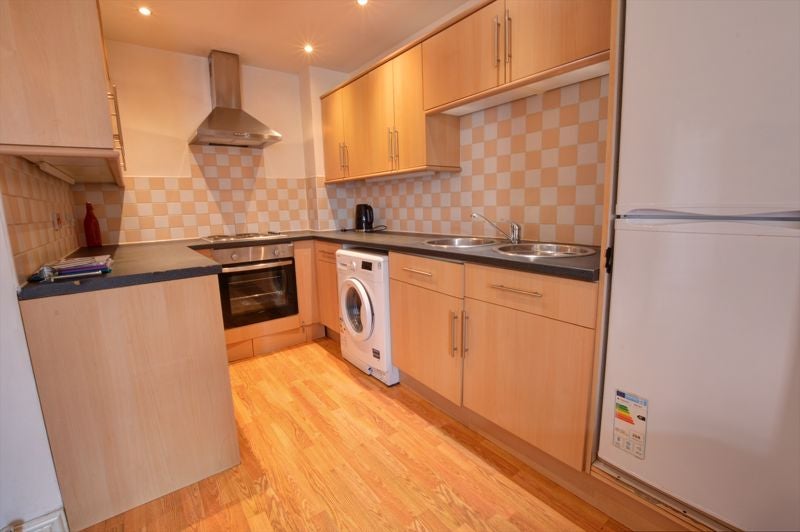 Flat Dinsdale Road in Newcastle upon Tyne