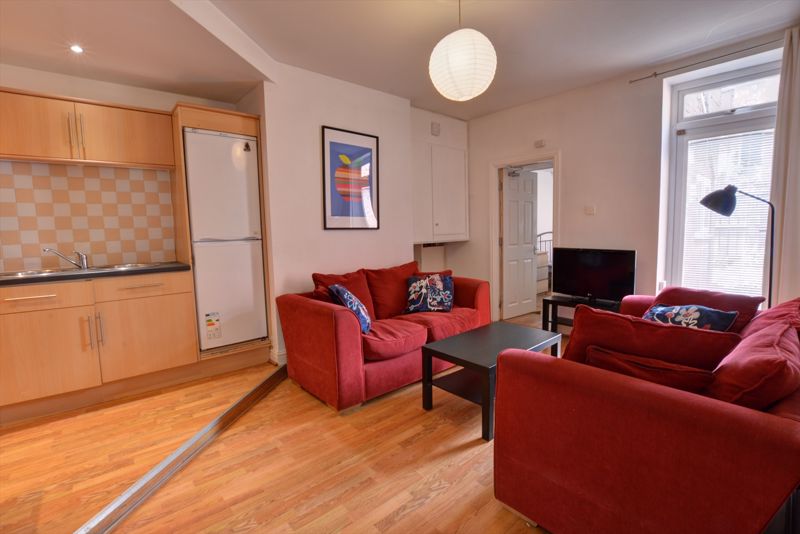 Flat Dinsdale Road in Newcastle upon Tyne