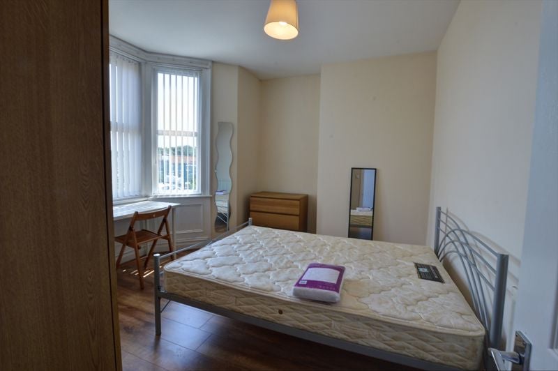Flat Dinsdale Road in Newcastle upon Tyne