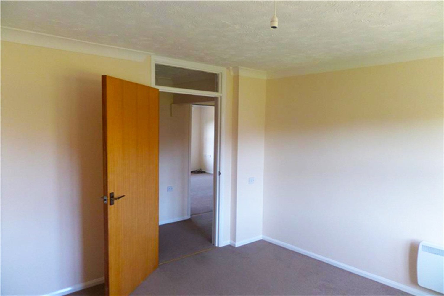 Flat Normanston Drive in East Suffolk