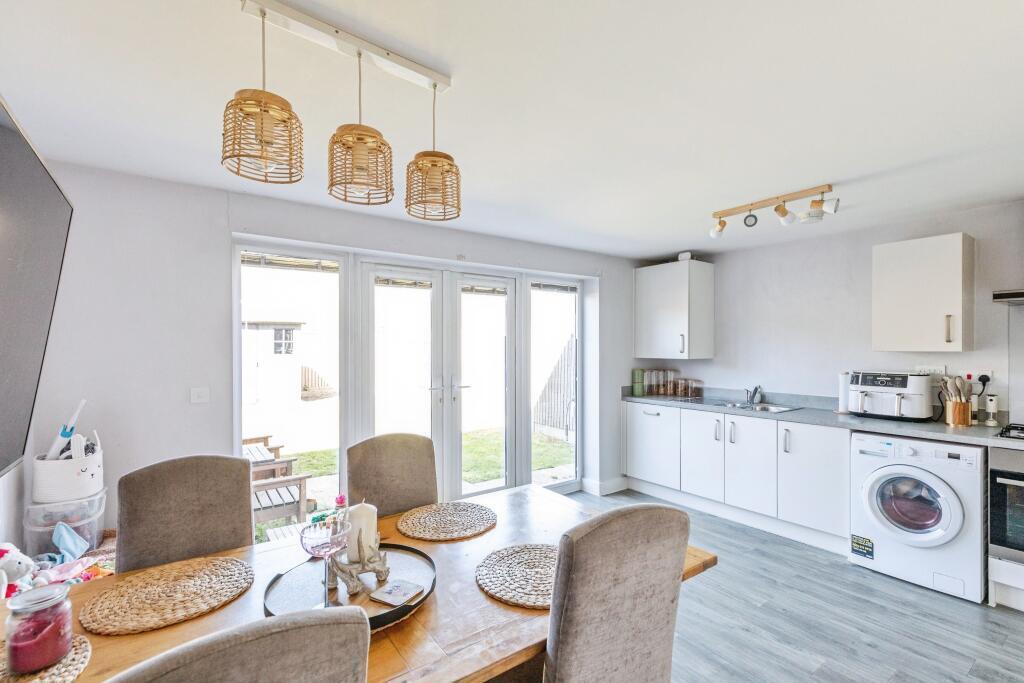 Flat Emerald Way in Irthlingborough