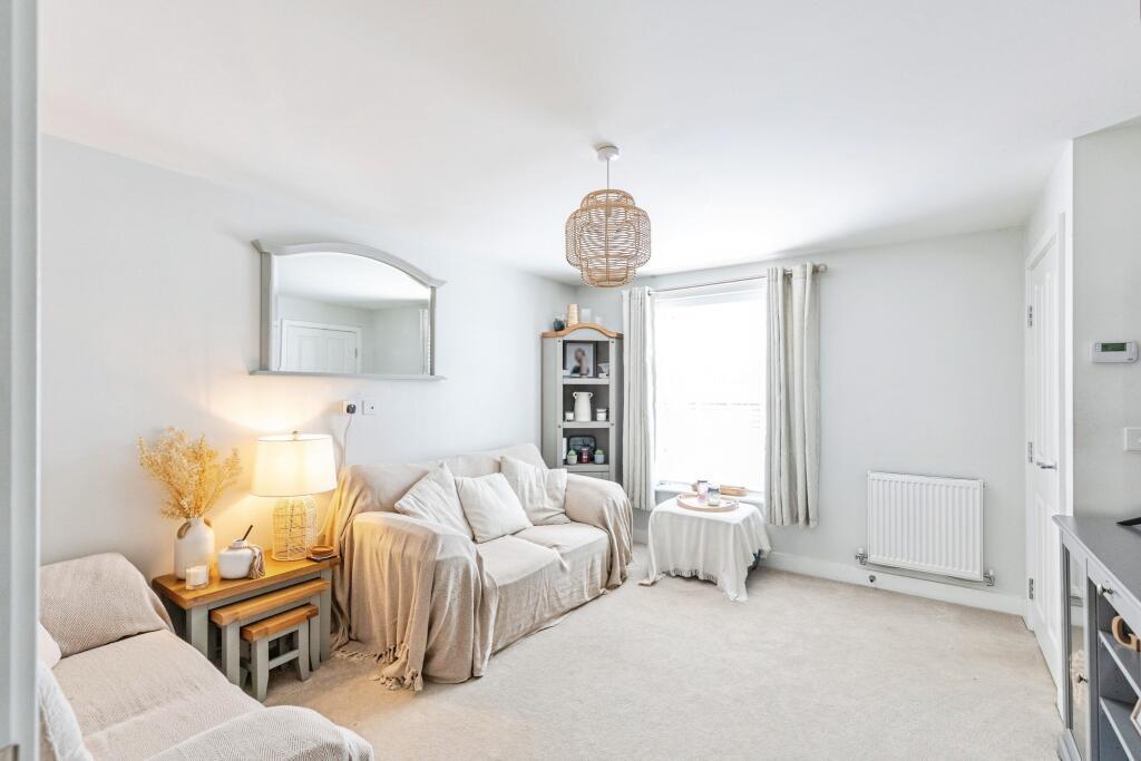 Flat Emerald Way in Irthlingborough