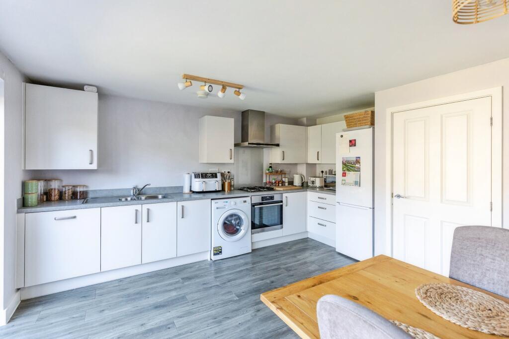 Flat Emerald Way in Irthlingborough
