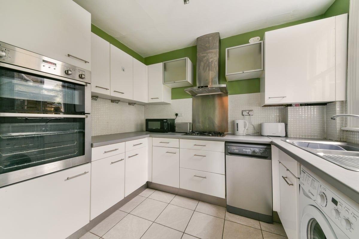 Flat Ardbeg Road in Greater London