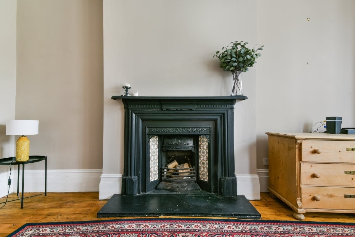 Flat Ardbeg Road in Greater London