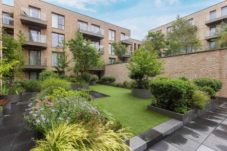 Flat Queen Caroline Street in Greater London
