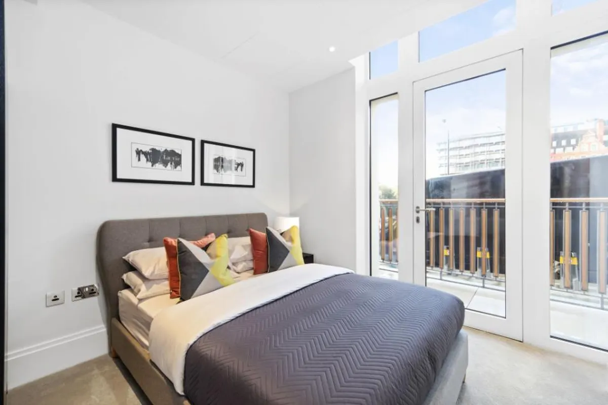 Flat Temple Place in City of Westminster