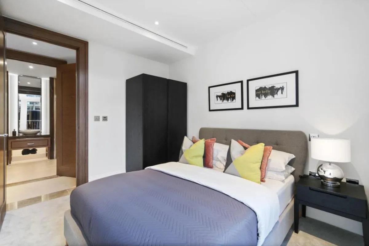 Flat Temple Place in City of Westminster