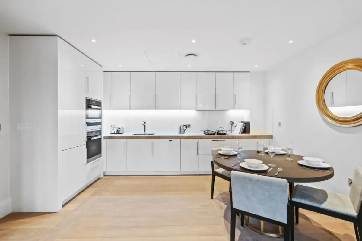 Flat Temple Place in City of Westminster