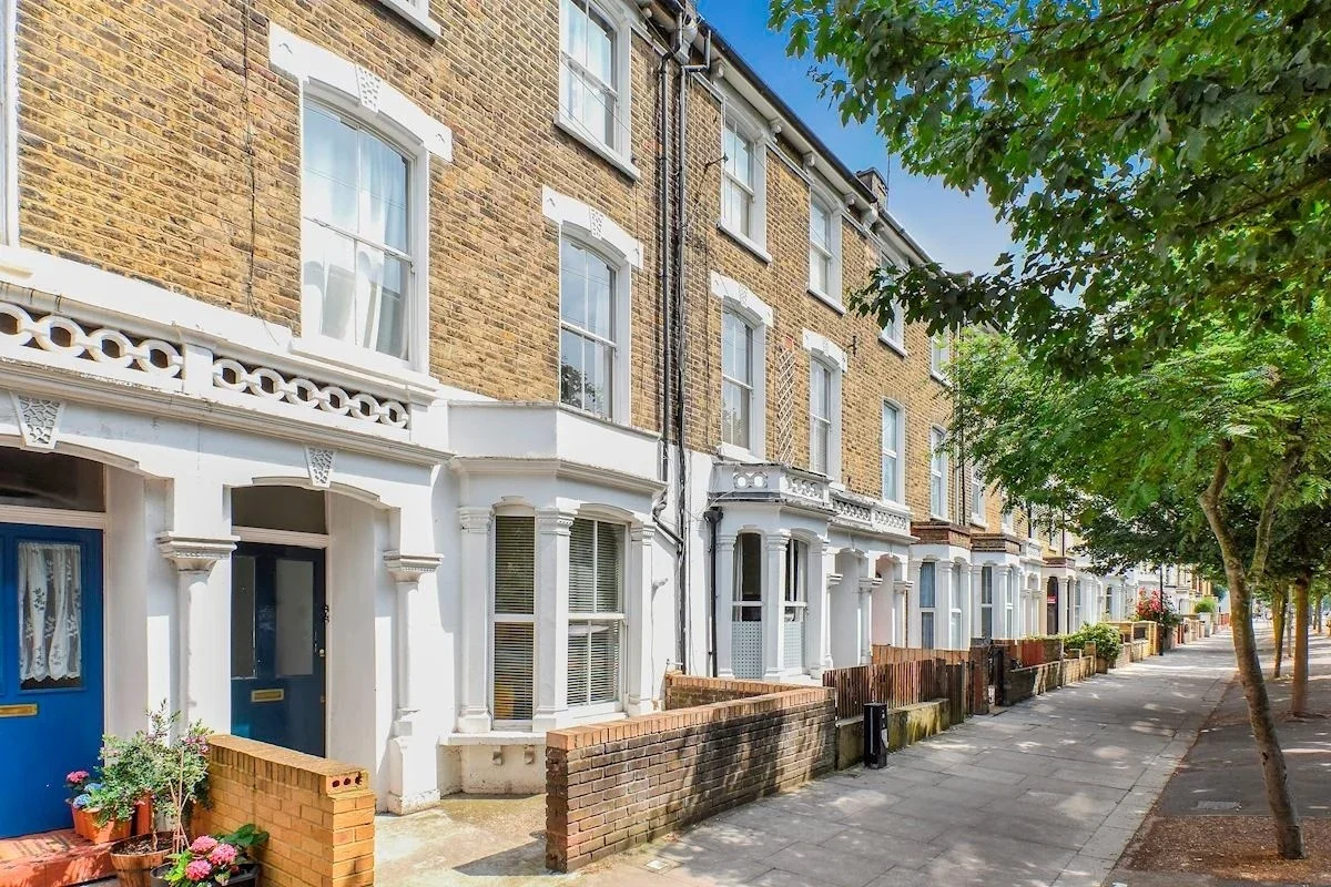 Flat Drayton Park in Greater London