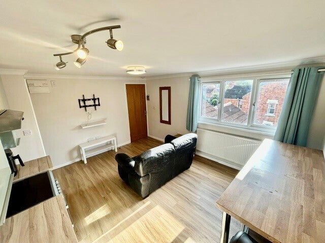 Flat Euclid Street in Swindon