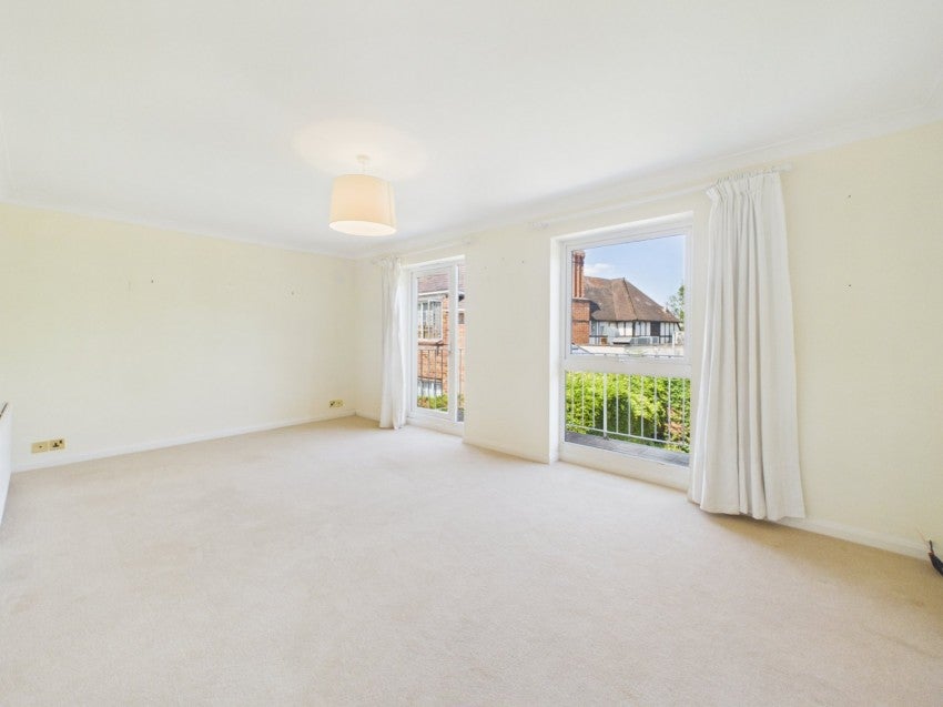 Flat Hambleton in Old Windsor