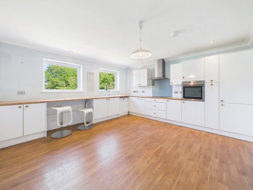 Flat Hambleton in Old Windsor