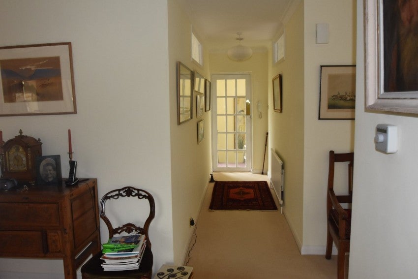 Flat Hambleton in Old Windsor