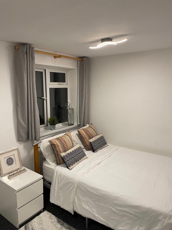 Room Cobden Avenue in Royal Leamington Spa