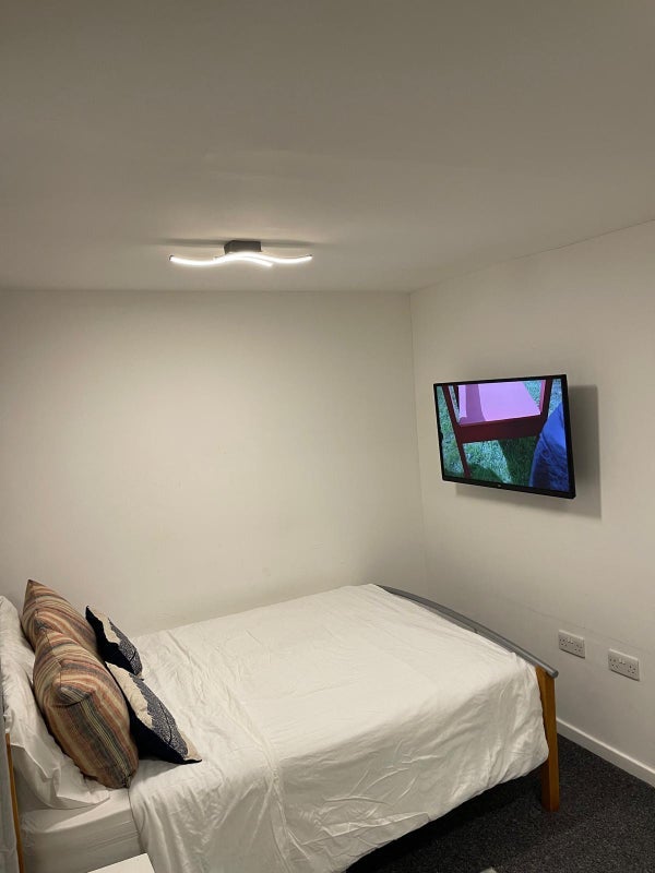 Room Cobden Avenue in Royal Leamington Spa