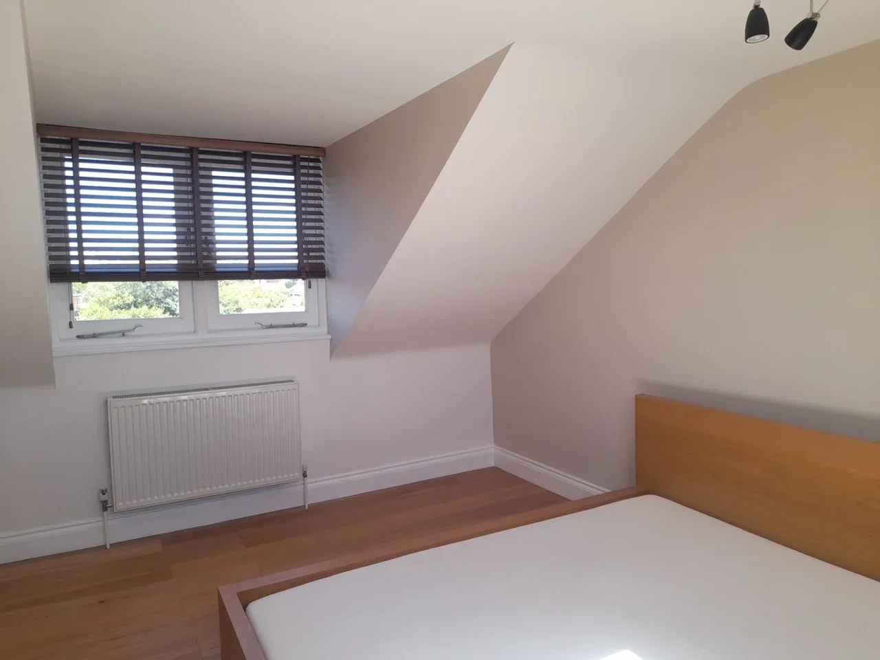 Flat Tabley Road in Greater London