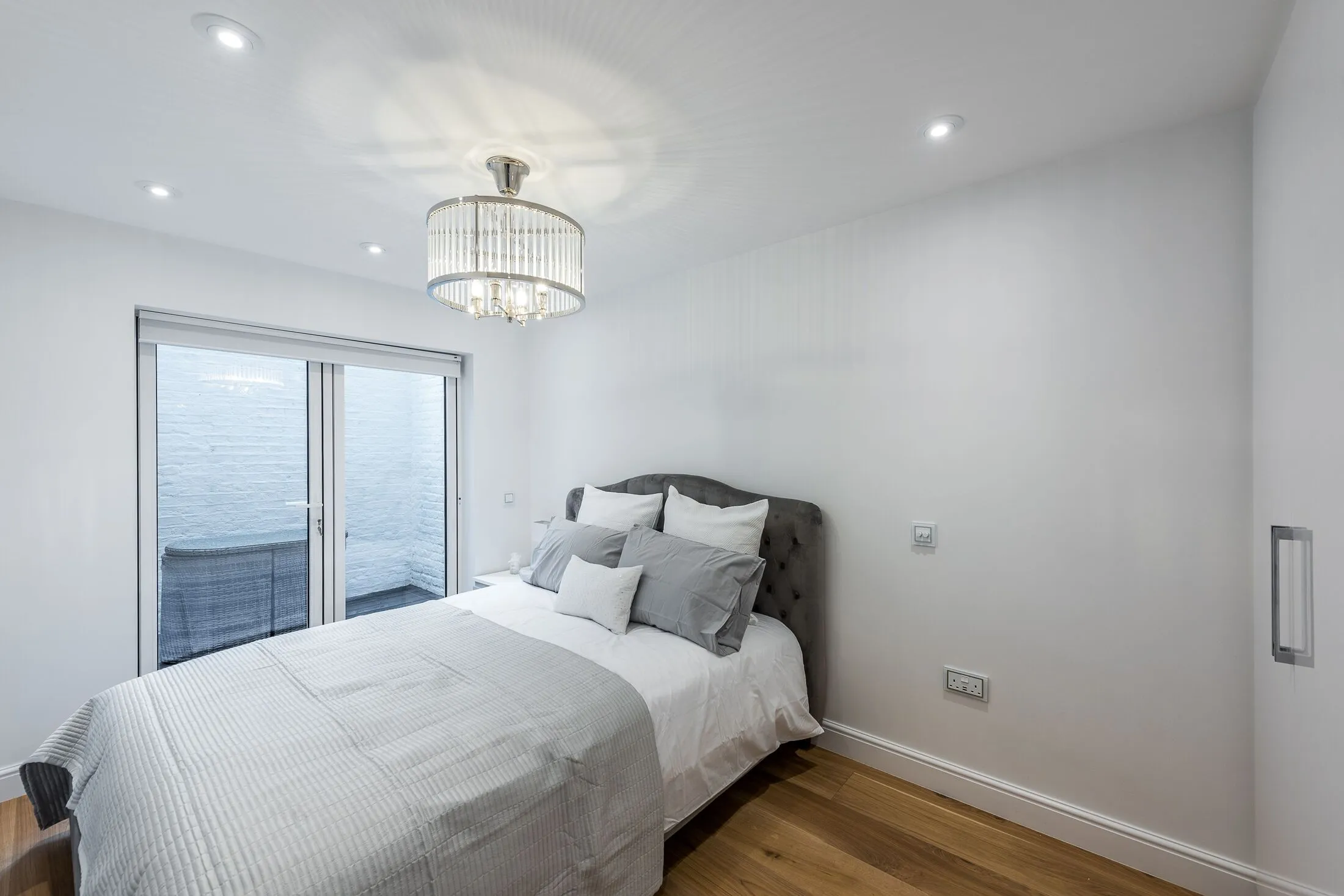 Flat Beaufort Gardens in Greater London
