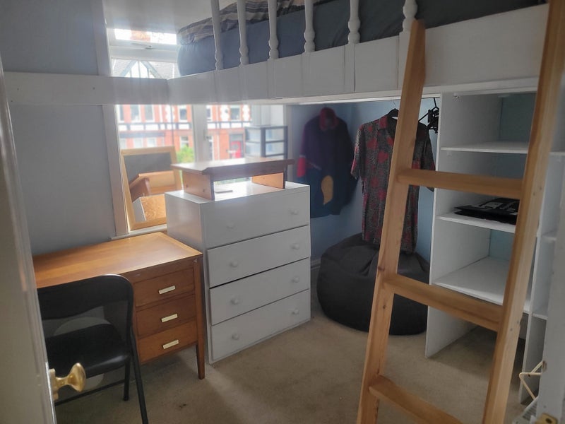 Room Mersey Road in Liverpool