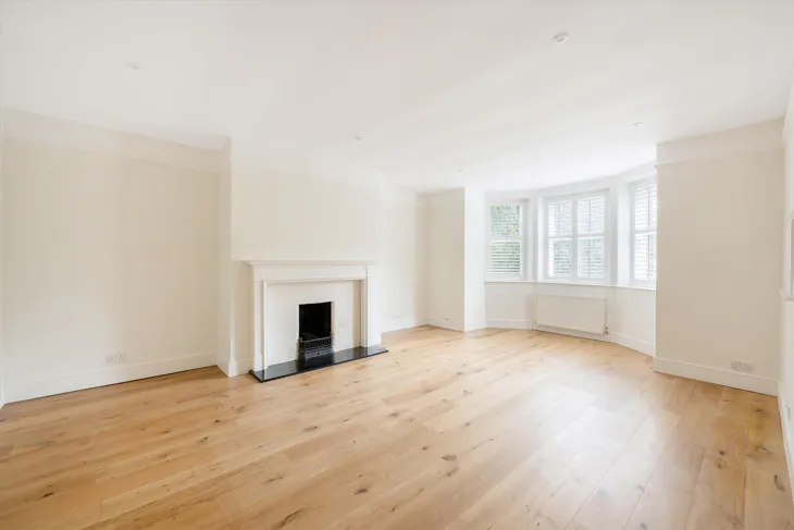 Flat Thurlow Road in Greater London