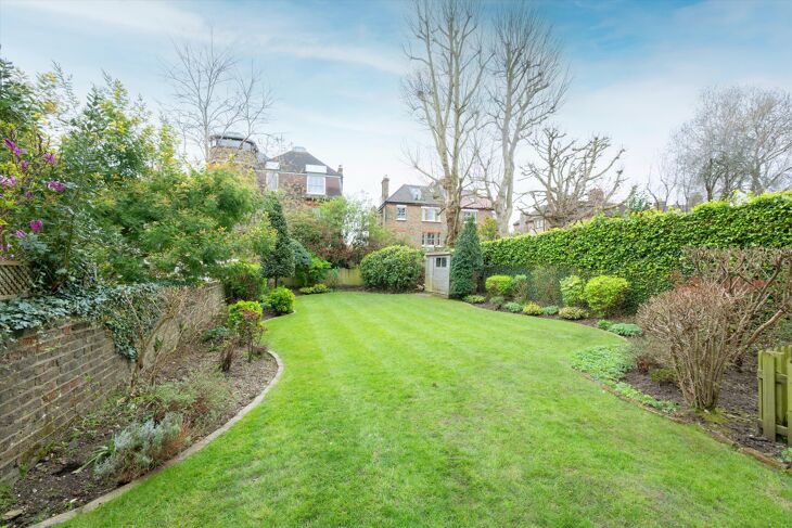 Flat Thurlow Road in Greater London