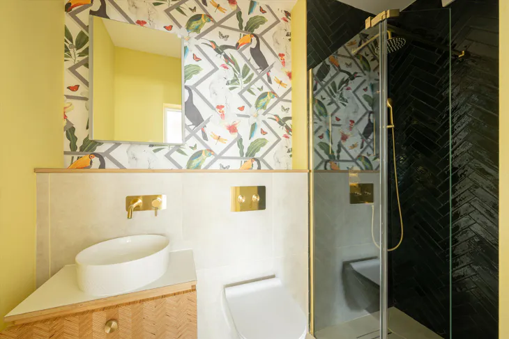 Flat Thurlow Road in Greater London