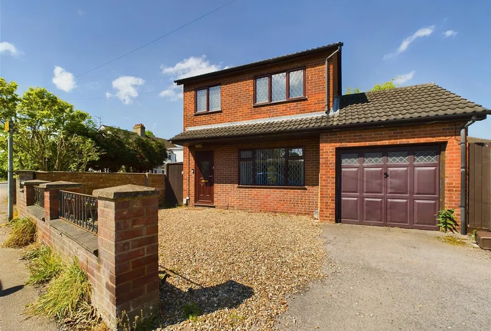 House House Lane in Arlesey