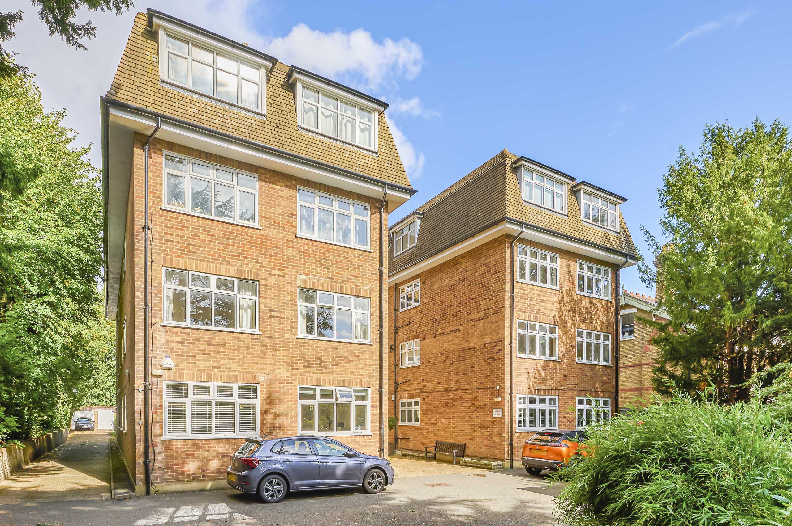 Flat The Downs in Greater London