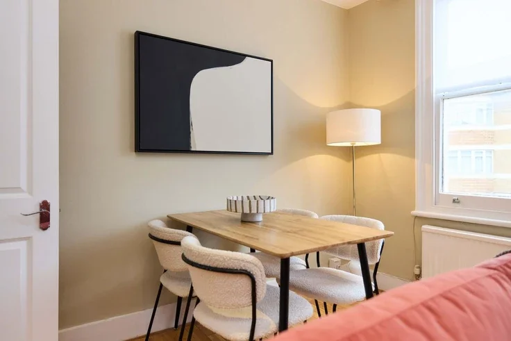 Flat Sherbrooke Road in Greater London