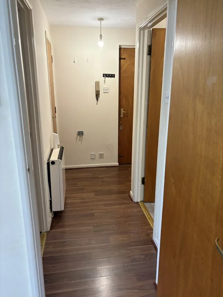 Flat Conifer Way in Greater London